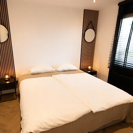 Deluxe Canal-side Stay, Cleaning Included