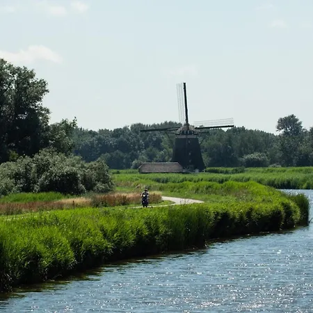 Deluxe Canal-side Stay, Cleaning Included Holiday home Zevenhuizen (Zuidplas)